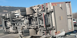 <center> İnebolu:  </center><center><font color=’blue’> KAMYON DEVRİLDİ </font></center>